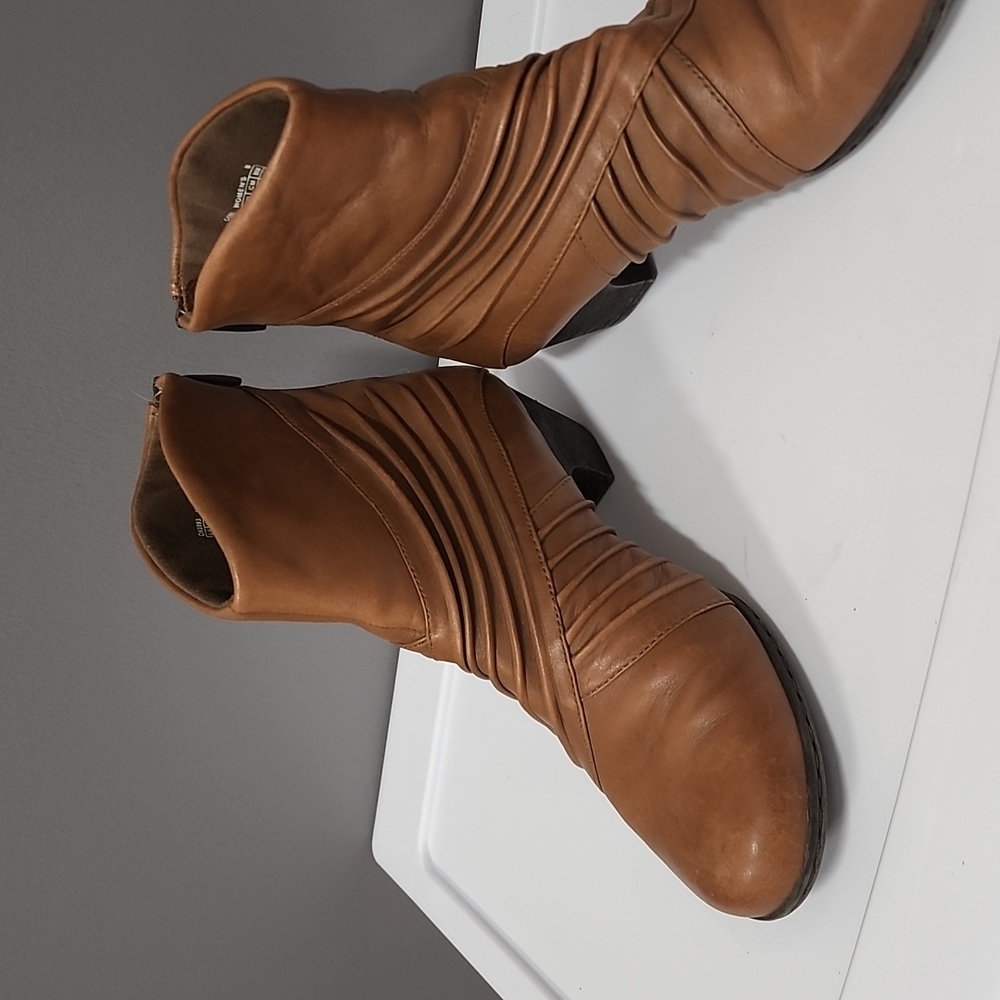 Rockport Leather Pleated Boots Sz 7.5